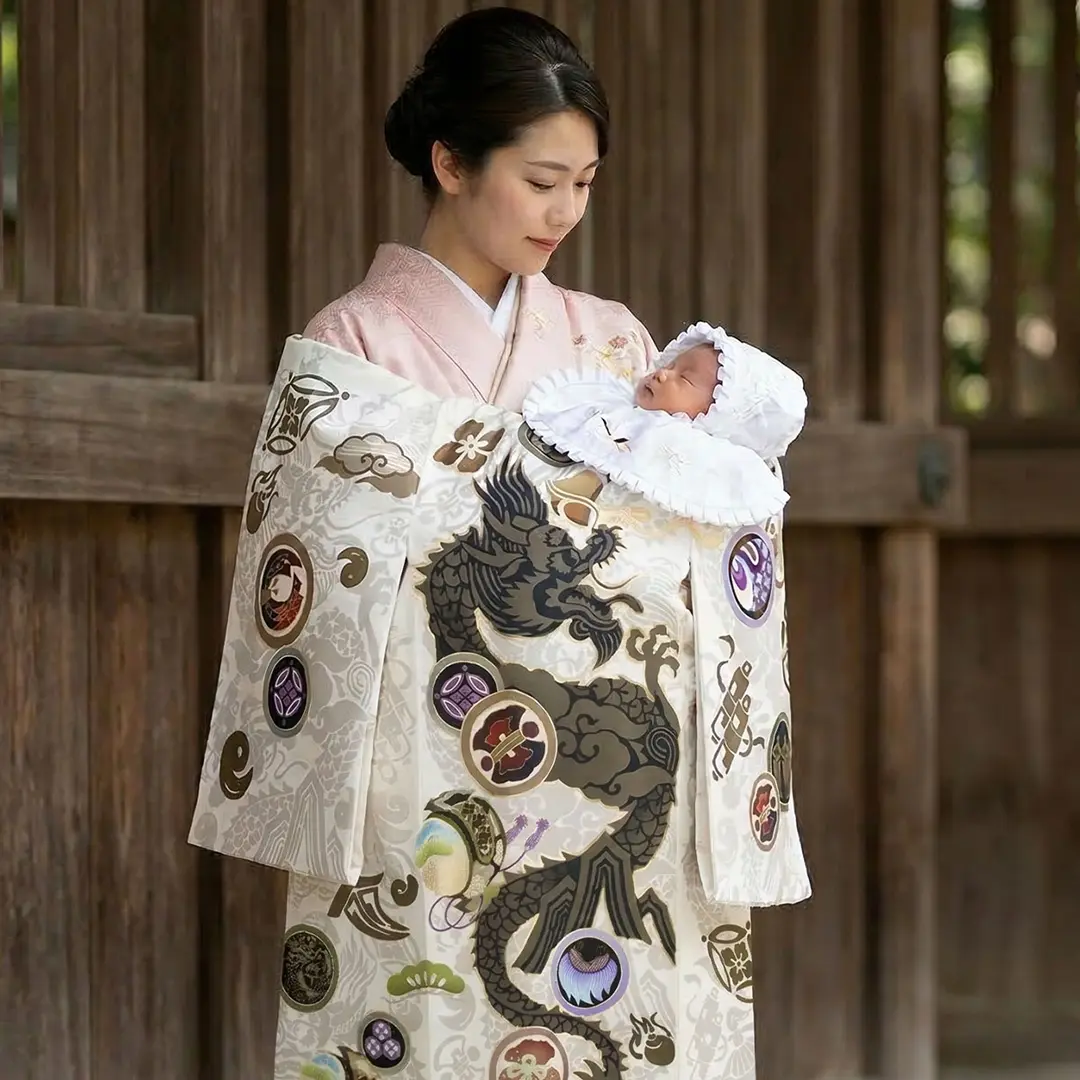 お宮参り産着レンタル／《芸艸堂》白地に吉祥龍と宝尽くしの祝い着