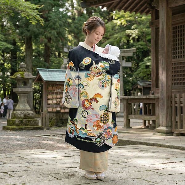 お宮参り産着／黒地に雪輪と兜に軍配の祝い着／男児