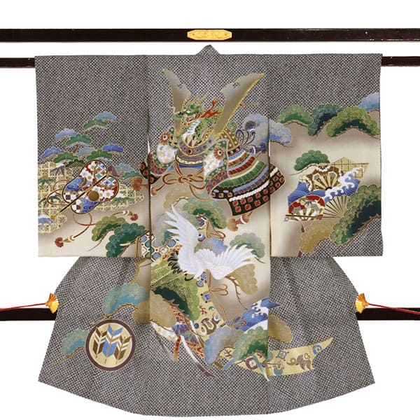 お宮参り産着／黒の疋田地に兜と鶴の祝い着／男児