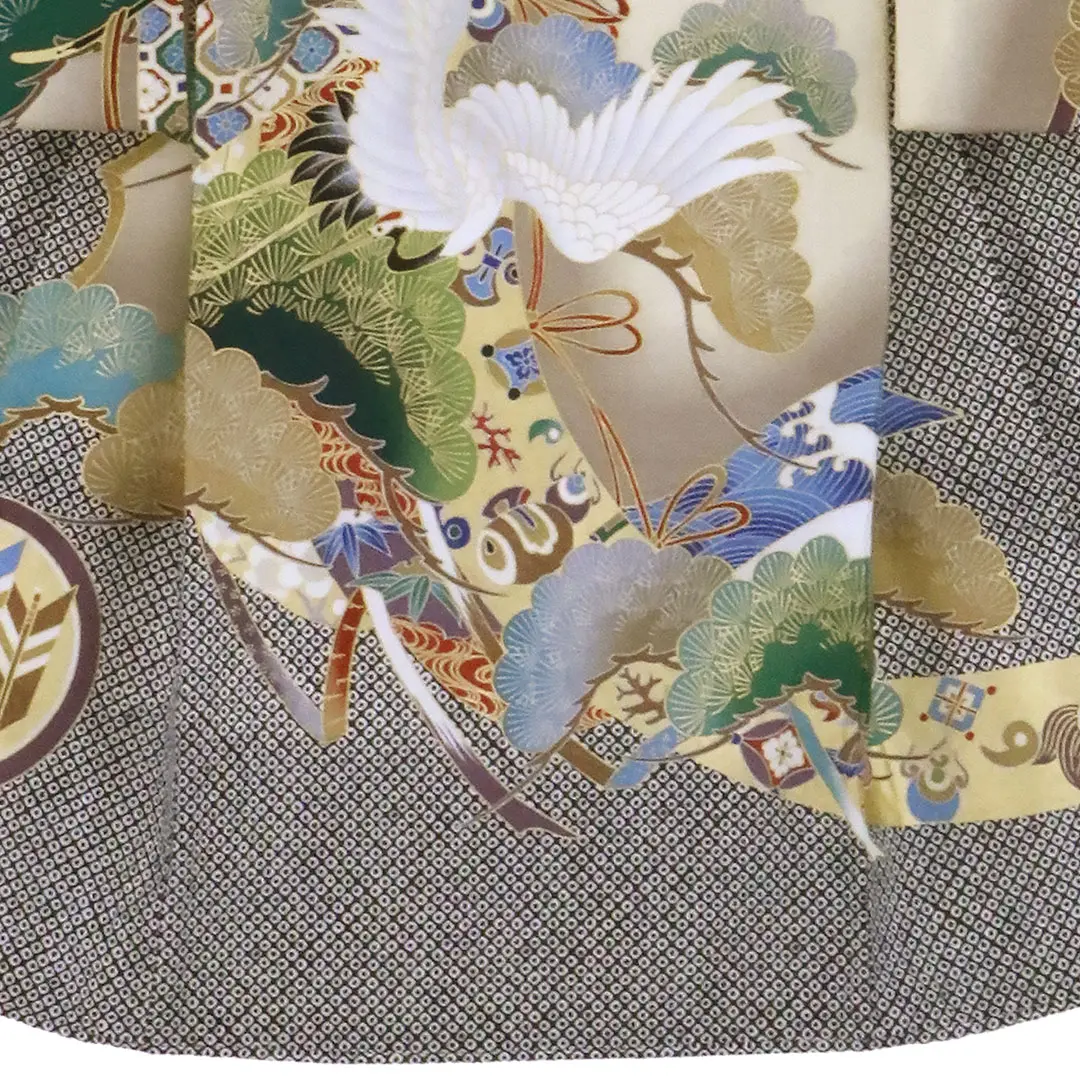 お宮参り産着／黒の疋田地に兜と鶴の祝い着／男児／裾中央詳細