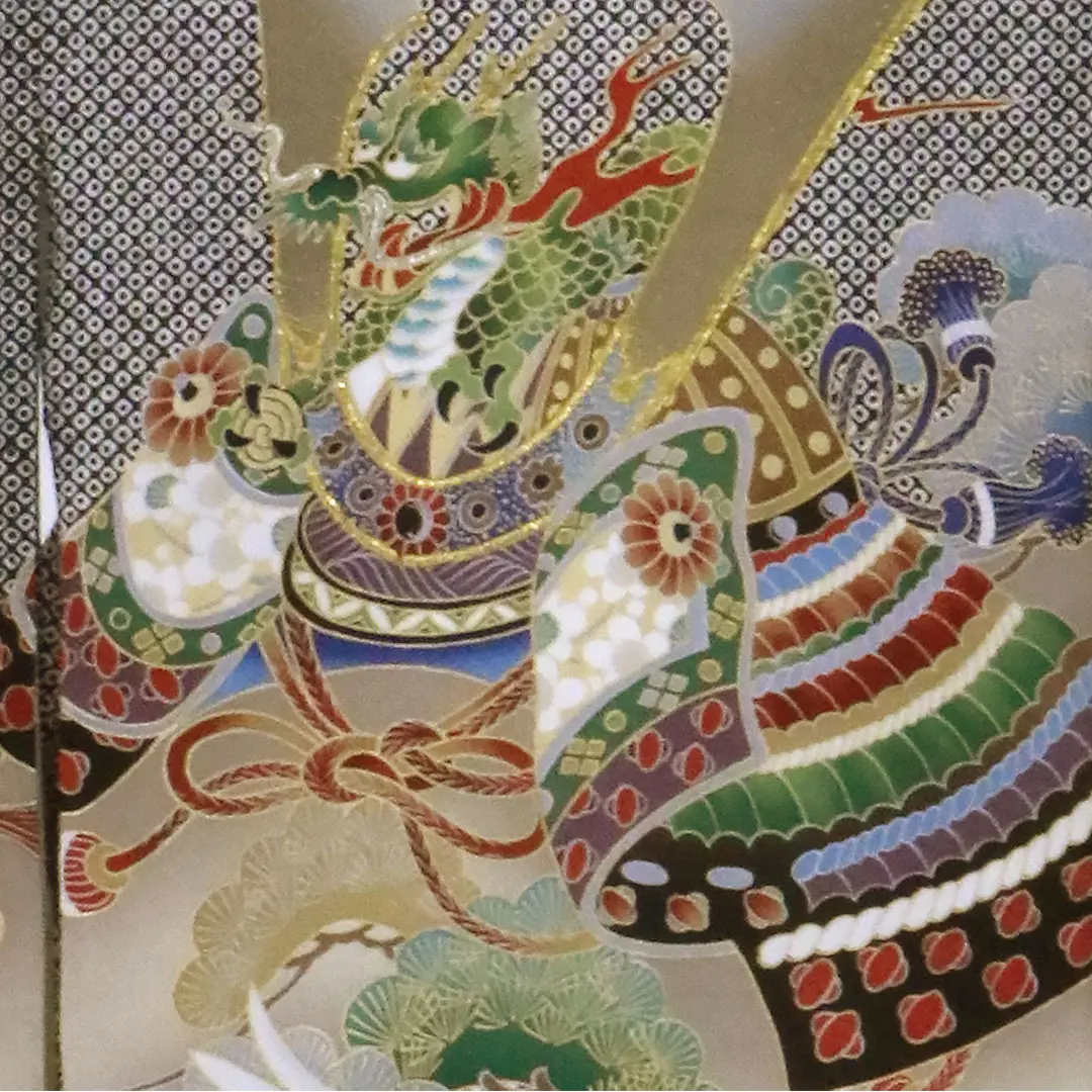 お宮参り産着／黒の疋田地に兜と鶴の祝い着／男児／背中の柄詳細