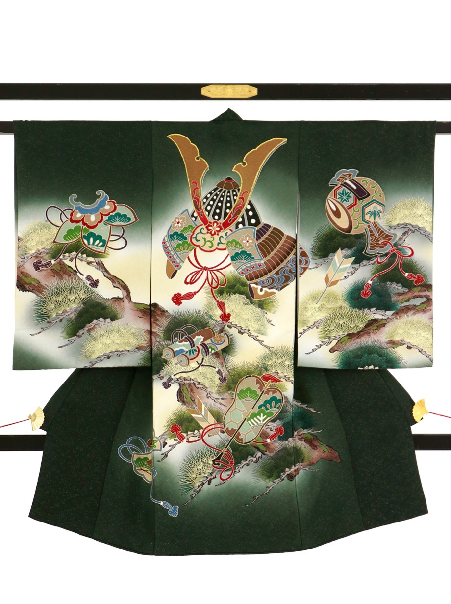 濃抹茶地に兜と軍配に松の祝い着（産着）／男児