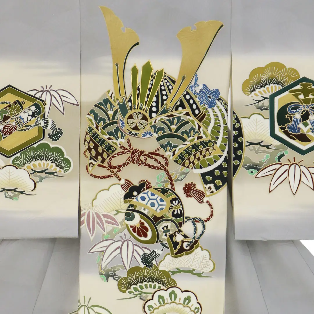 お宮参り産着／グレー地に兜と小槌の祝い着／男児／背中詳細
