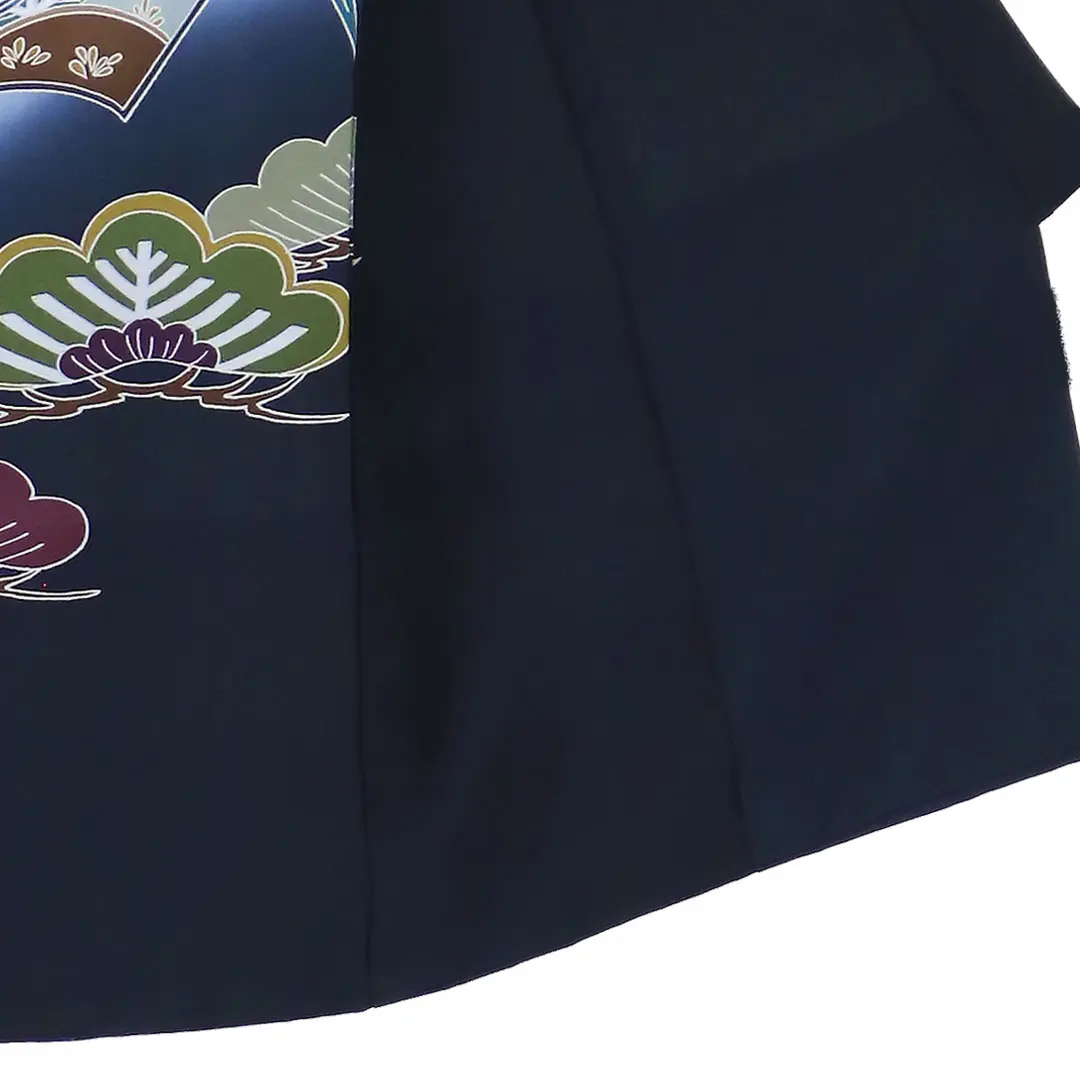 お宮参り産着／紺地に兜、軍配の祝い着／男児／右裾詳細