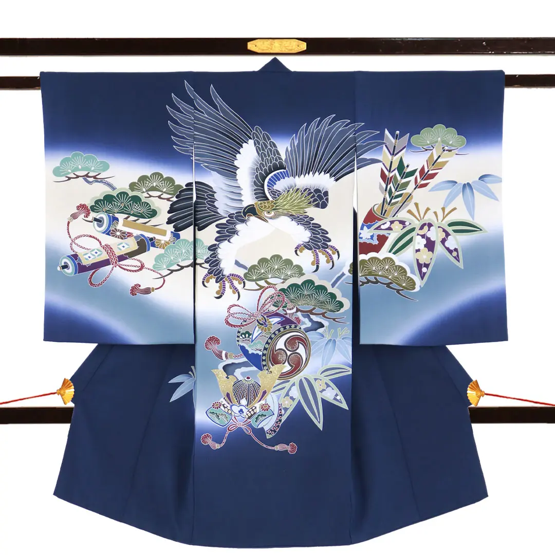 お宮参り産着／紺地に鷹や巻物の祝い着／男児／正面