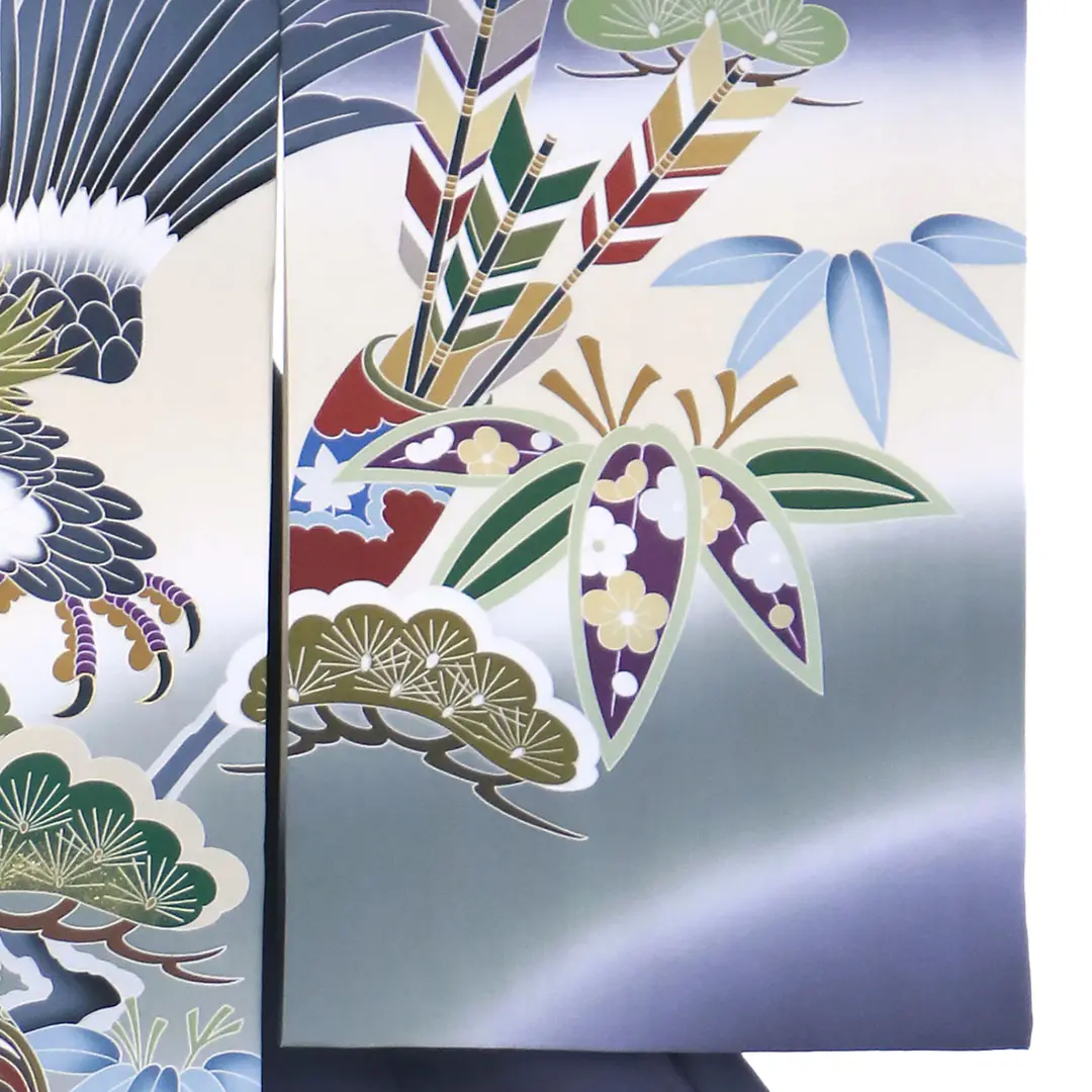 お宮参り産着／青褐（あおかち）色に鷹や巻物の祝い着／男児／右袖詳細