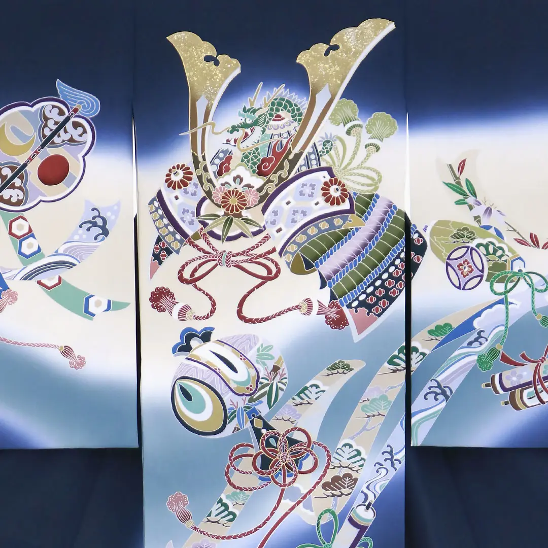 お宮参り産着／紺地に兜や熨斗の祝い着／男児／背中詳細