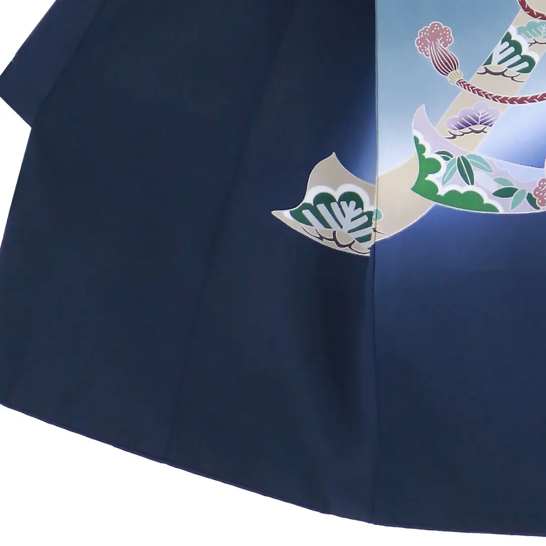 お宮参り産着／紺地に兜や熨斗の祝い着／男児／左裾詳細