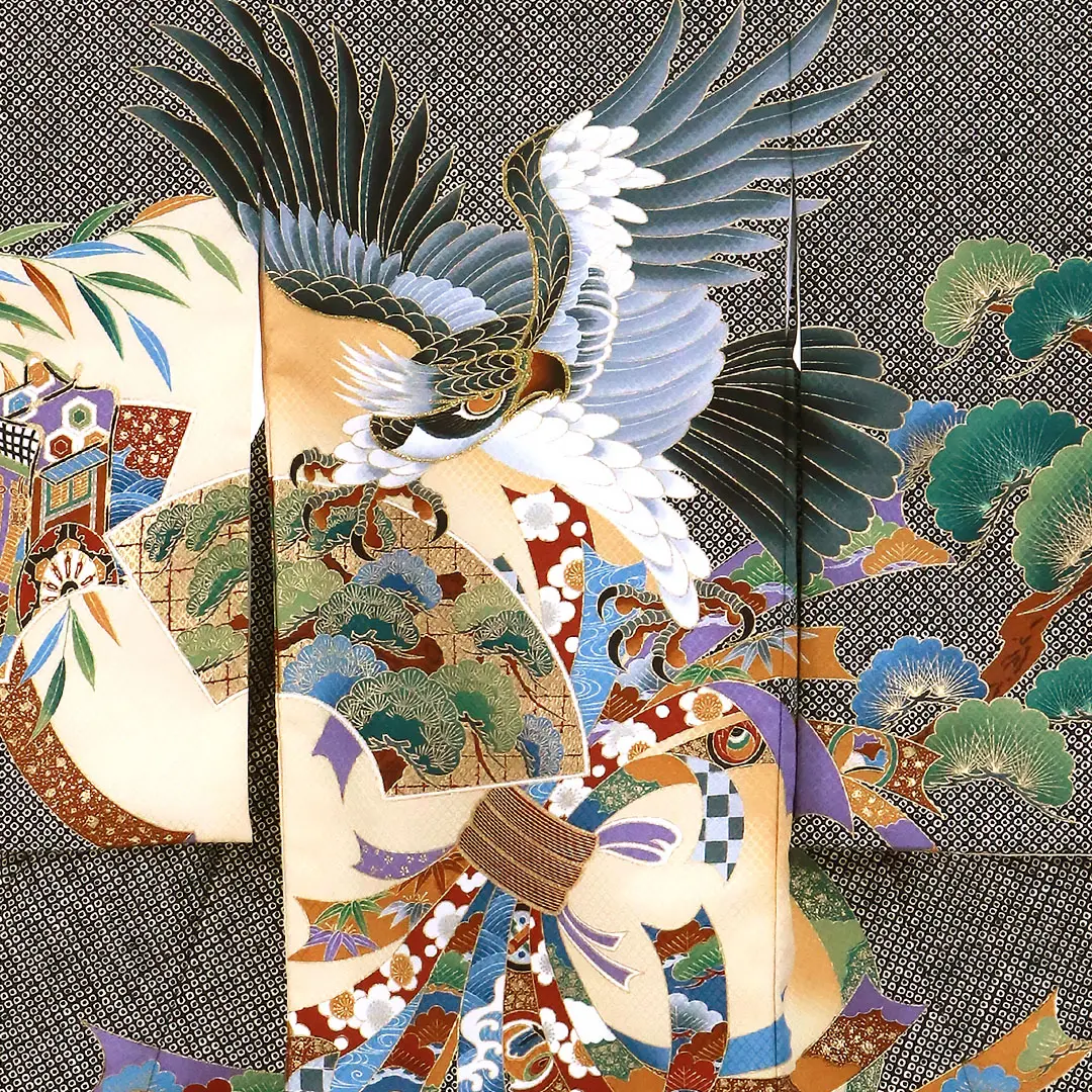 お宮参り産着／黒疋田（ひった）に鷹と束ね熨斗、松の祝い着／男児（ポリエステル）／背中詳細