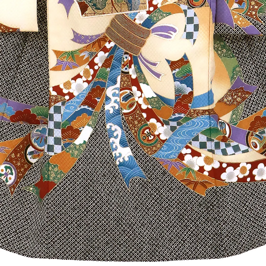 お宮参り産着／黒疋田（ひった）に鷹と束ね熨斗、松の祝い着／男児（ポリエステル）／裾中央詳細