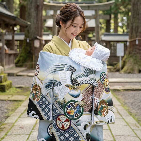 お宮参り　産着　フードセット お宮参り産着レンタル／淡いグレーと黒に鷹と紋尽くしの祝い着／男児