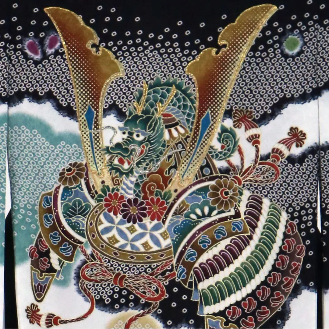 お宮参り産着／黒地に疋田（ひった）柄、兜の祝い着／男児／背中の柄詳細