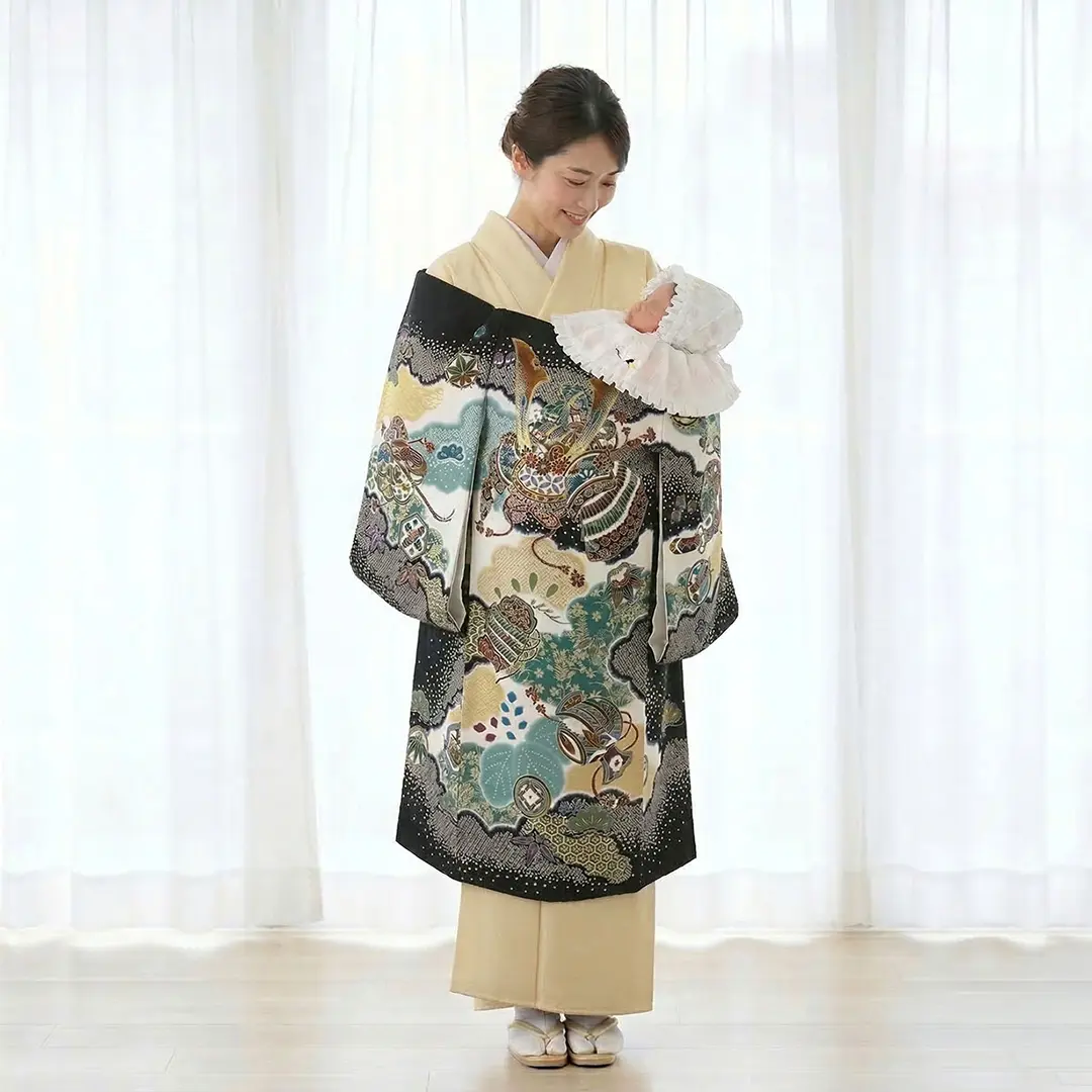 お宮参り産着／黒地に疋田（ひった）柄、兜の祝い着／男児