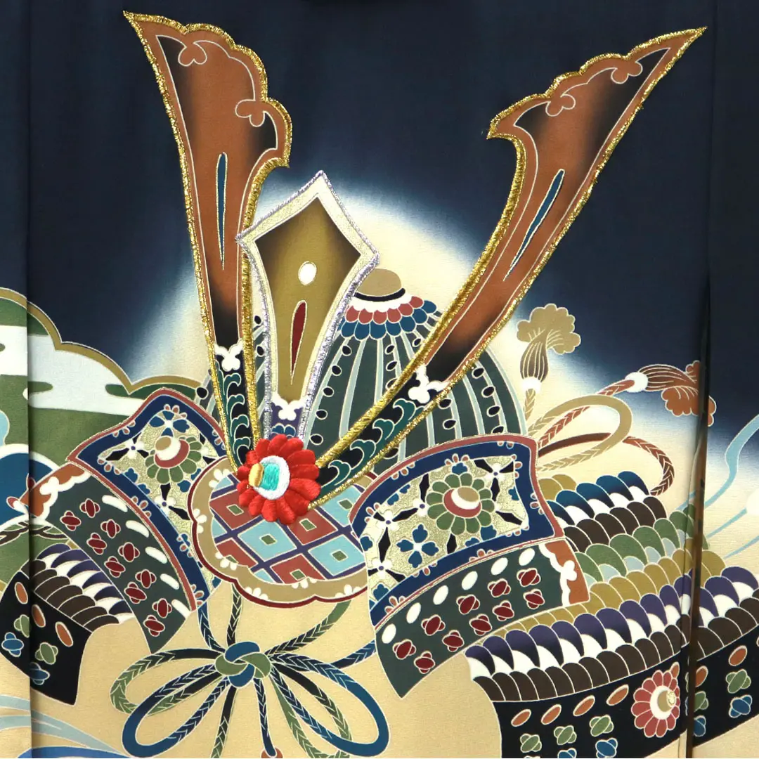 お宮参り産着／濃紺地に兜と波、吉祥文様の祝い着／男児／背中の柄詳細