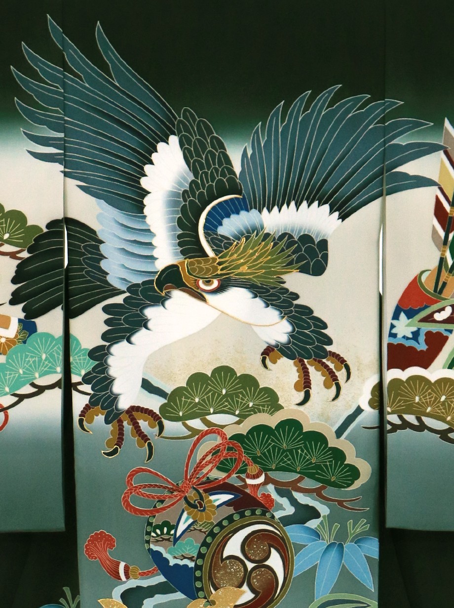 深緑地に鷹や巻物の祝い着（産着）／男児
