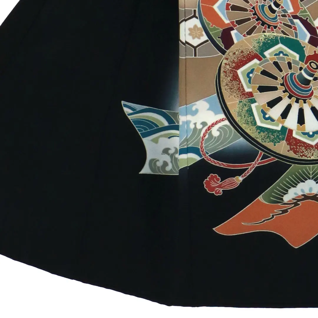 お宮参り産着／黒地に鷹に束ね熨斗の祝い着／男児／左裾詳細