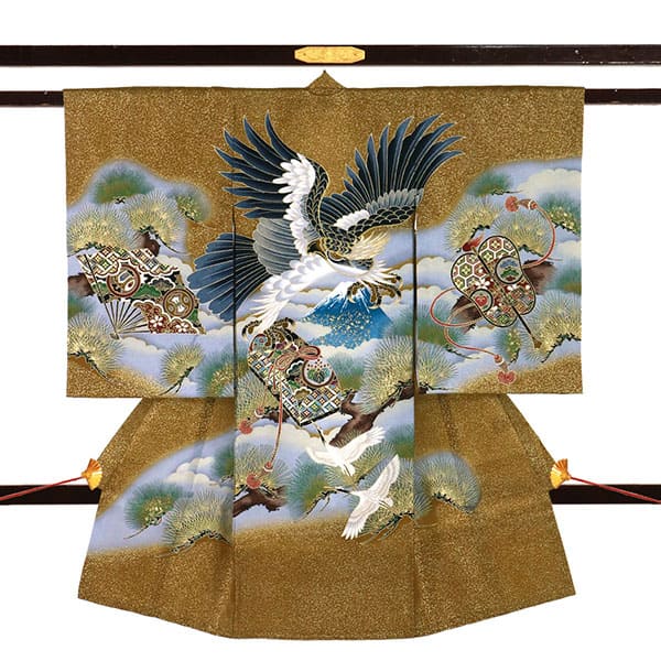 お宮参り産着／桑茶に金箔、鷹と富士の祝い着／男児