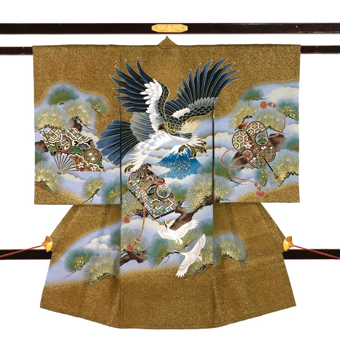 お宮参り産着／桑茶に金箔、鷹と富士の祝い着／男児／正面