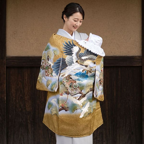 お宮参り産着／桑茶に金箔、鷹と富士の祝い着／男児