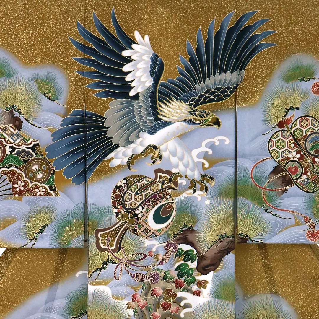お宮参り産着／桑茶に金箔、鷹の祝い着／男児／背中詳細