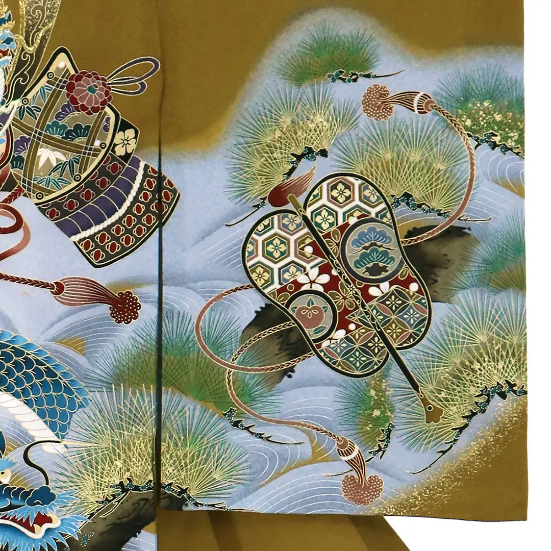 お宮参り産着／桑茶地に兜と龍の祝い着／男児／右袖詳細