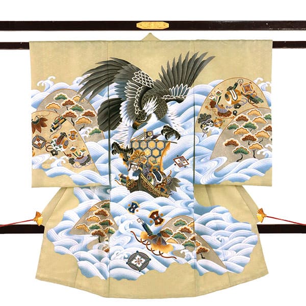お宮参り産着／鳥の子色に鷹と宝船の祝い着／男児（ポリエステル）