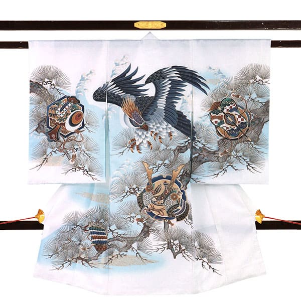 お宮参り産着／白地に鷹と松の祝い着／男児（ポリエステル）