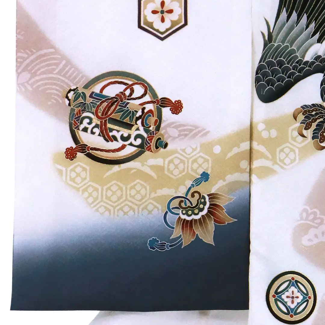 お宮参り産着／白地に鷹と宝船、吉祥文様の祝い着／男児／左袖詳細