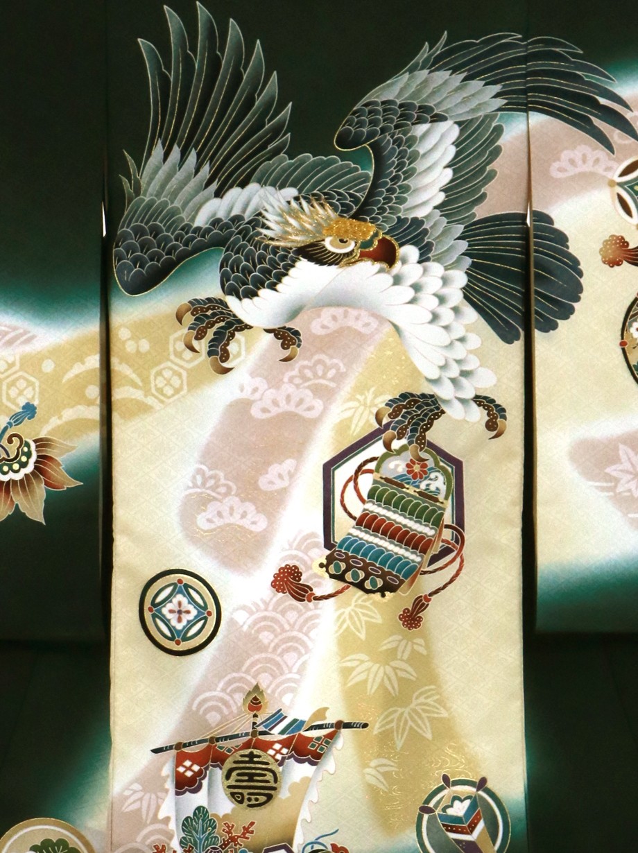 濃緑地に鷹と宝船、吉祥文様の祝い着（産着）／男児