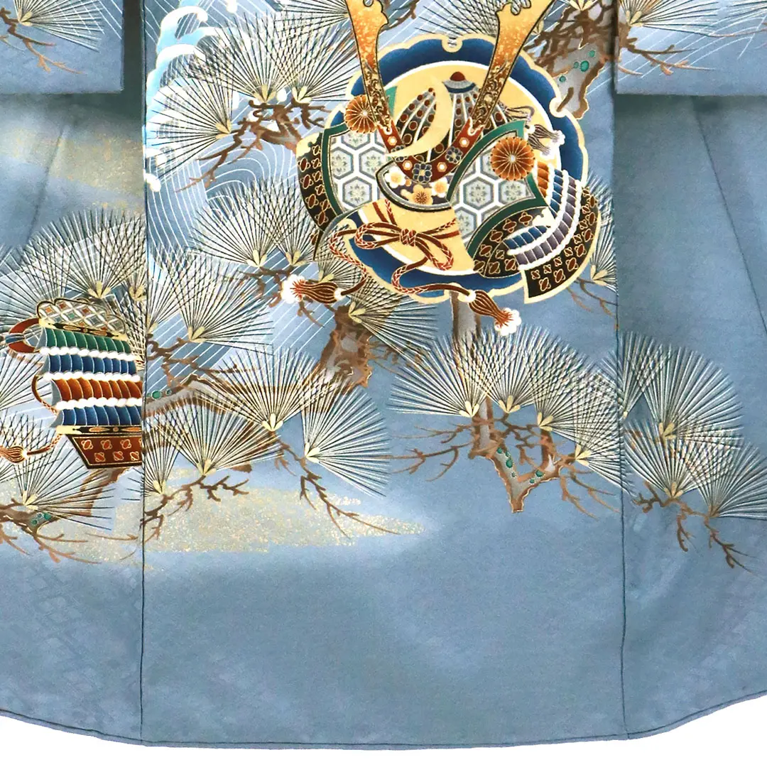 お宮参り産着／藍鼠（あいねず）地に鷹と松の祝い着／男児（ポリエステル）／裾中央詳細