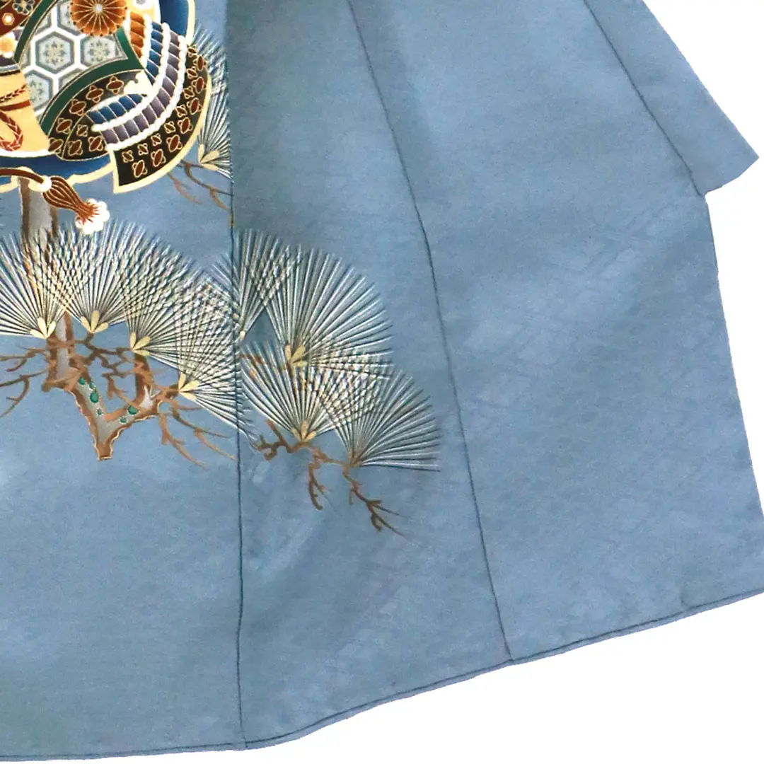 お宮参り産着／藍鼠（あいねず）地に鷹と松の祝い着／男児（ポリエステル）／右裾詳細