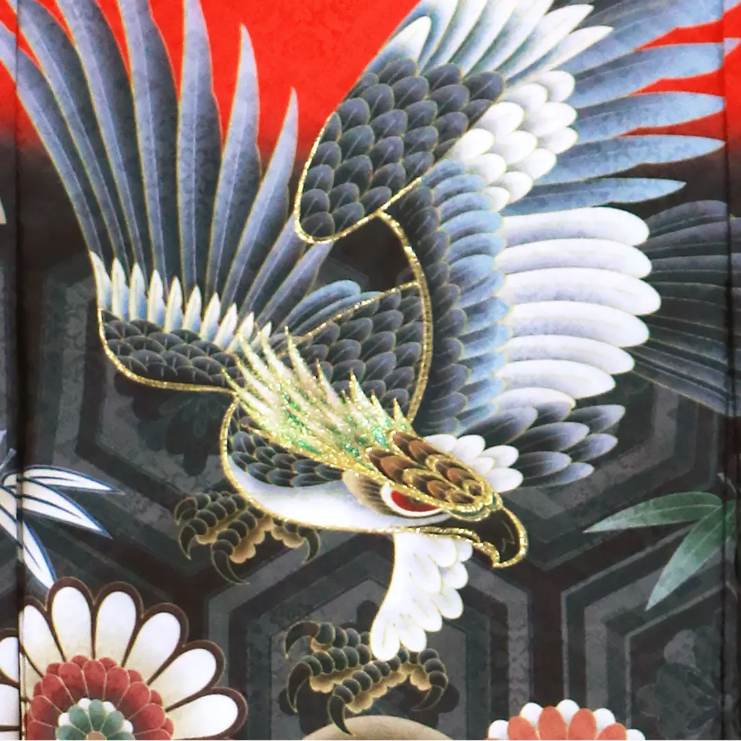 お宮参り産着／紅緋色に鷹と兜の祝い着／男児（ポリエステル）／背中の柄詳細