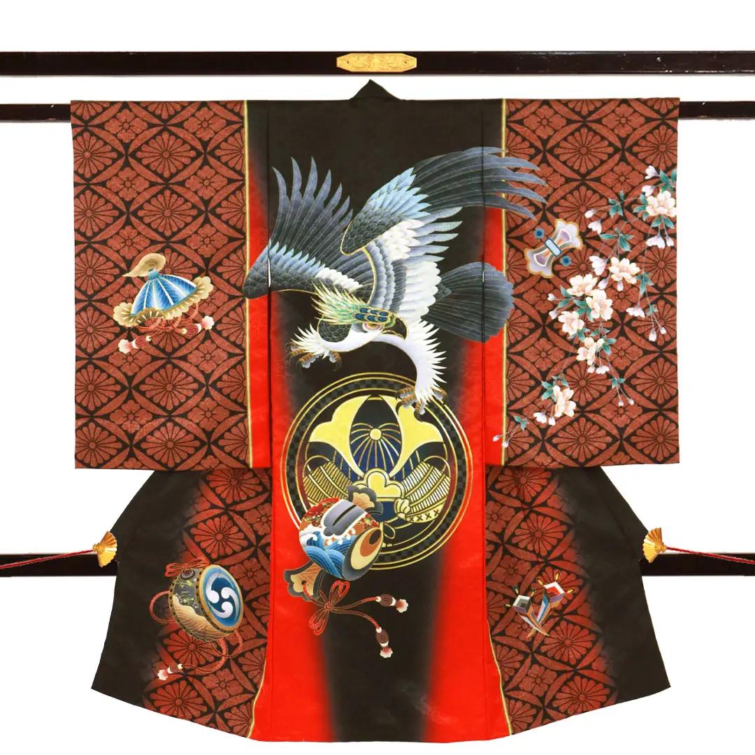 黒と赤の地に鷹と菊菱文様の祝い着（産着）／男児（ポリエステル）／正面