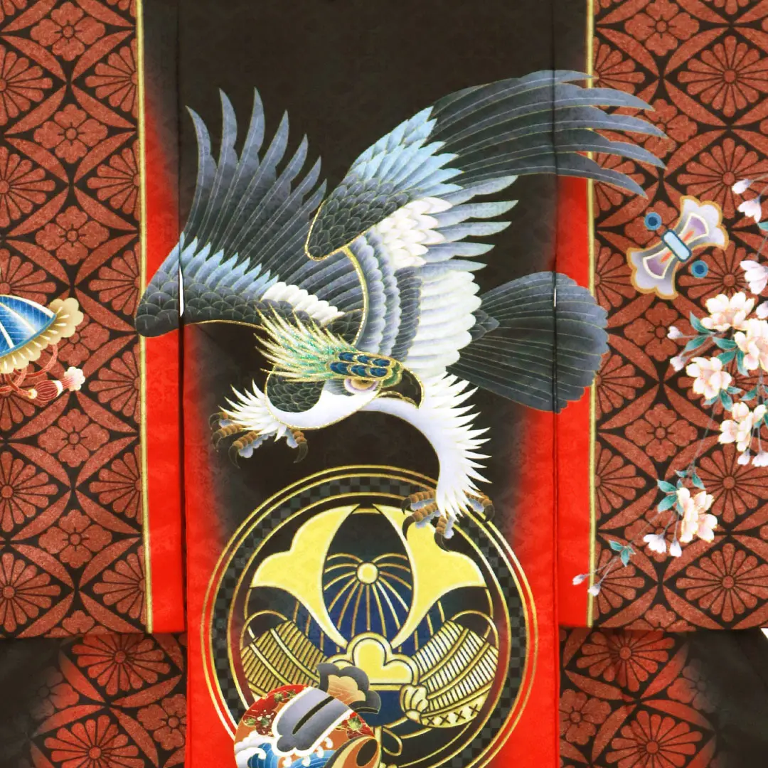 黒と赤の地に鷹と菊菱文様の祝い着（産着）／男児（ポリエステル）／背中詳細