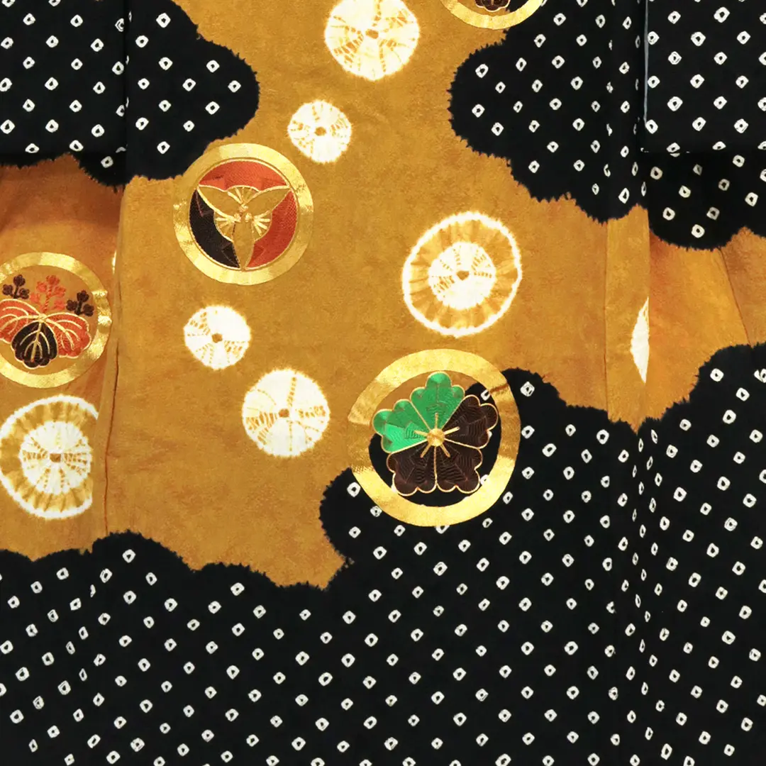 お宮参り産着レンタル／黒地に鹿の子絞り、兜と紋尽くしの祝い着／男児