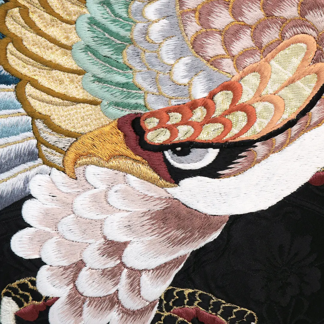 黒地に疋田の文様、鷹と松の祝い着（産着）／男児