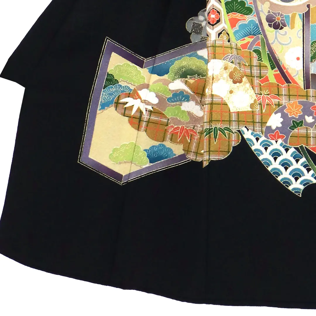 お宮参り産着／黒地に白銀の鷹、屏風の祝い着／男児／左裾詳細