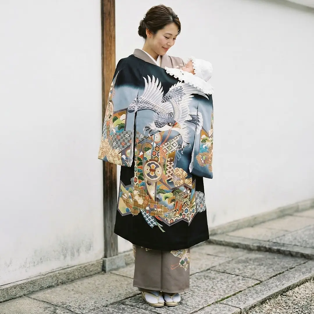 お宮参り産着／黒地に白銀の鷹、屏風の祝い着／男児／着用イメージ