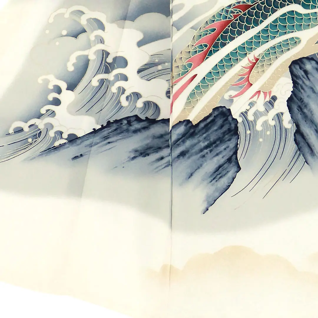 お宮参り産着／白地に雲海と龍の祝い着／男児／左裾詳細