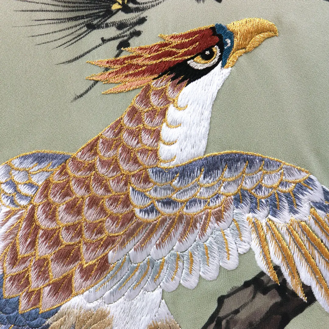 【総刺繍】 お宮参り産着／黒地の鷹と富士山、松の祝い着／男児／刺繍詳細