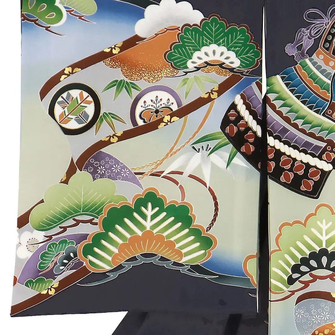 紺地に兜と小槌、松の祝い着（産着）／男児／左袖詳細