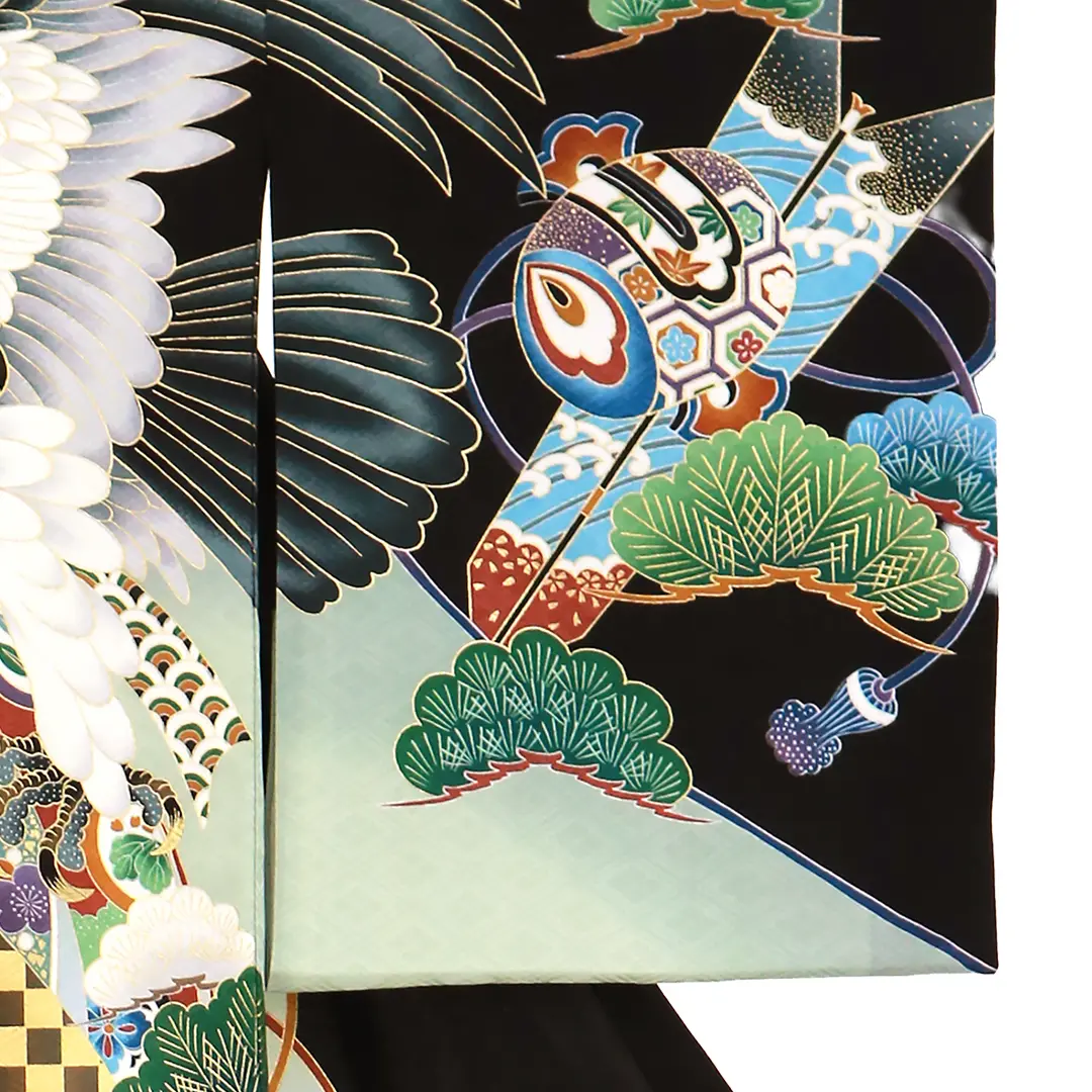 お宮参り産着／黒地に鷹と熨斗に太鼓の祝い着／男児／右袖詳細