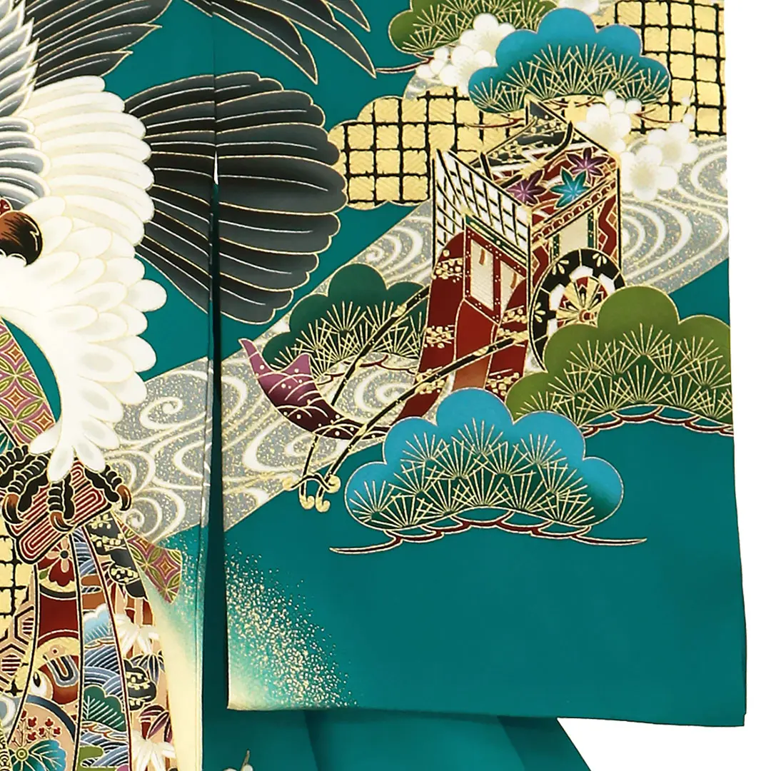 お宮参り産着／グリーン地に鷹と束ね熨斗、御所車の祝い着／男児／右袖詳細