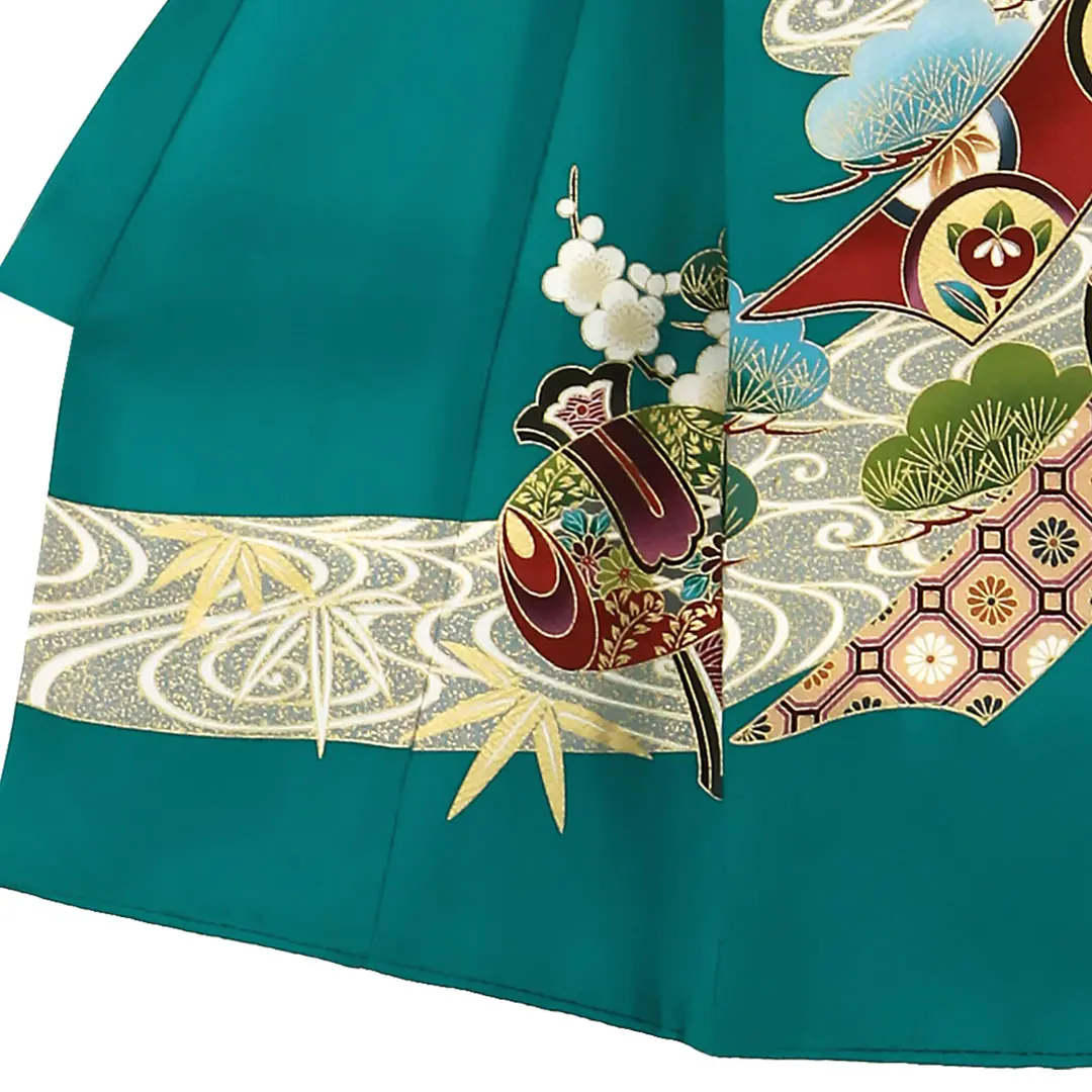 お宮参り産着／グリーン地に鷹と束ね熨斗、御所車の祝い着／男児／左裾詳細