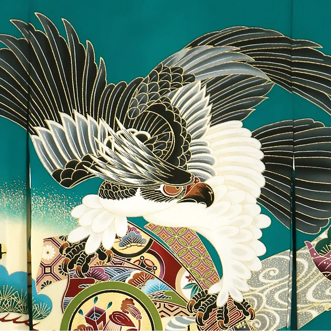 お宮参り産着／グリーン地に鷹と束ね熨斗、御所車の祝い着／男児／背中の柄詳細