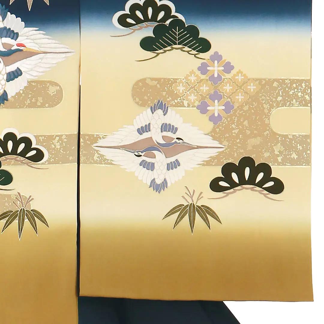お宮参り産着／紺色地に向い鶴菱に松の祝い着／男児／右袖詳細