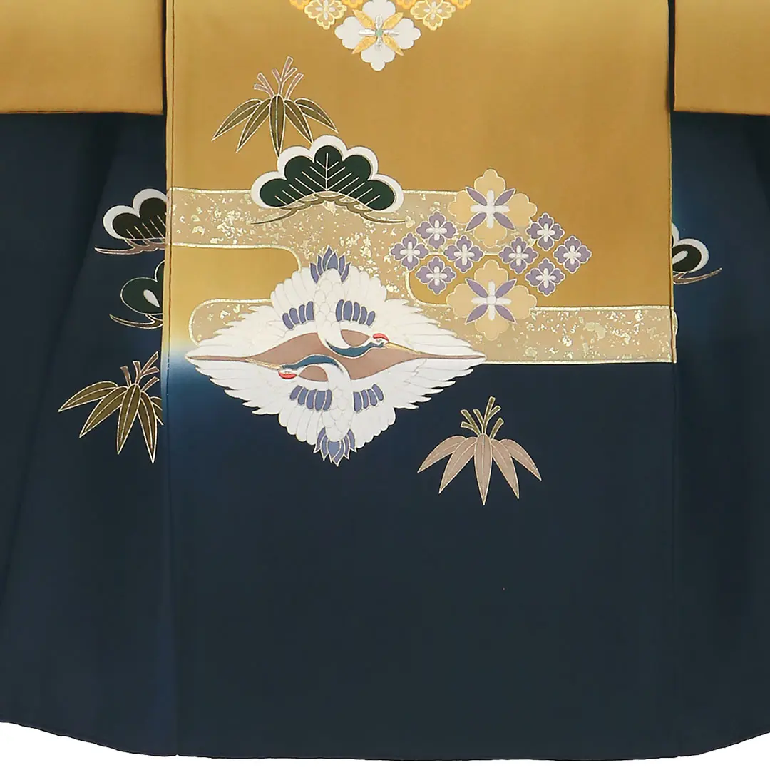 お宮参り産着／紺色地に向い鶴菱に松の祝い着／男児／裾中央詳細