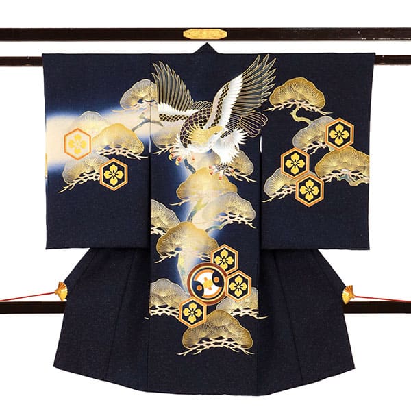 【金彩】お宮参り産着／紺地に鷹と松に亀甲の祝い着／男児