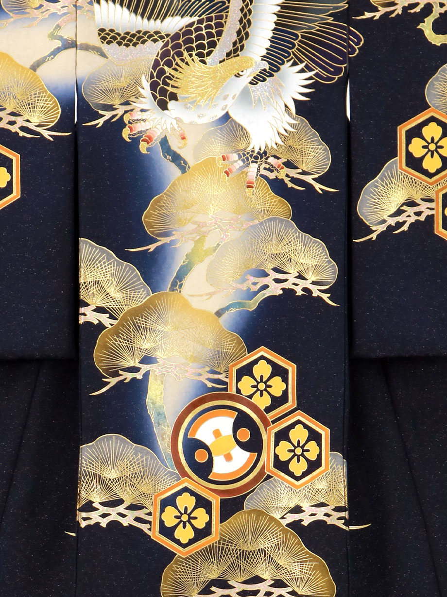 紺地に鷹と松に亀甲の祝い着（産着）／男児