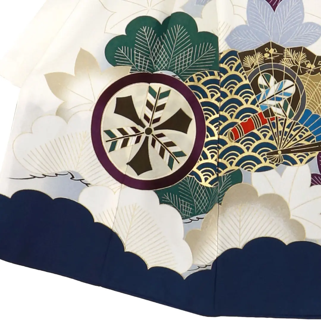 お宮参り産着／白地に鷹と鼓、楓の葉の祝い着／男児／左裾詳細
